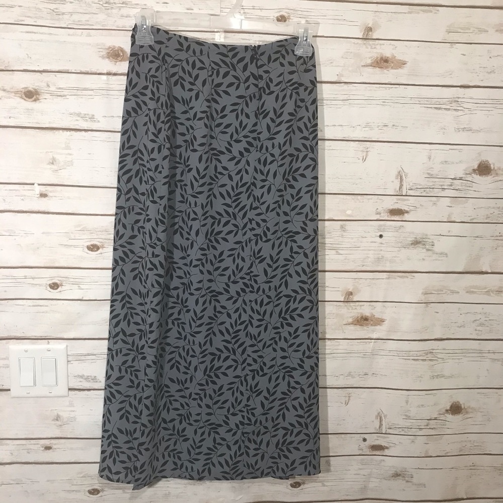 Freeport Studio Women Gray Floral Skirt Size Small